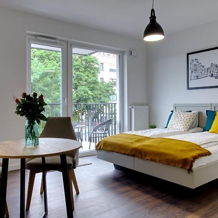 Essence Apartments Sapphire Poznan Bagian luar foto