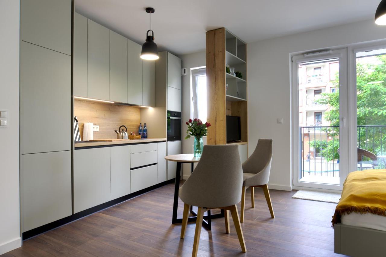 Essence Apartments Sapphire Poznan Bagian luar foto