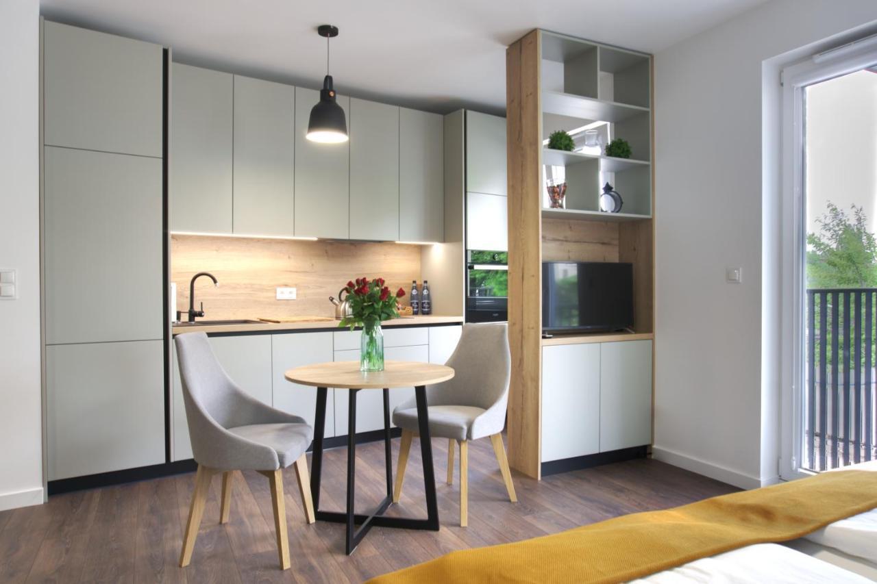 Essence Apartments Sapphire Poznan Bagian luar foto