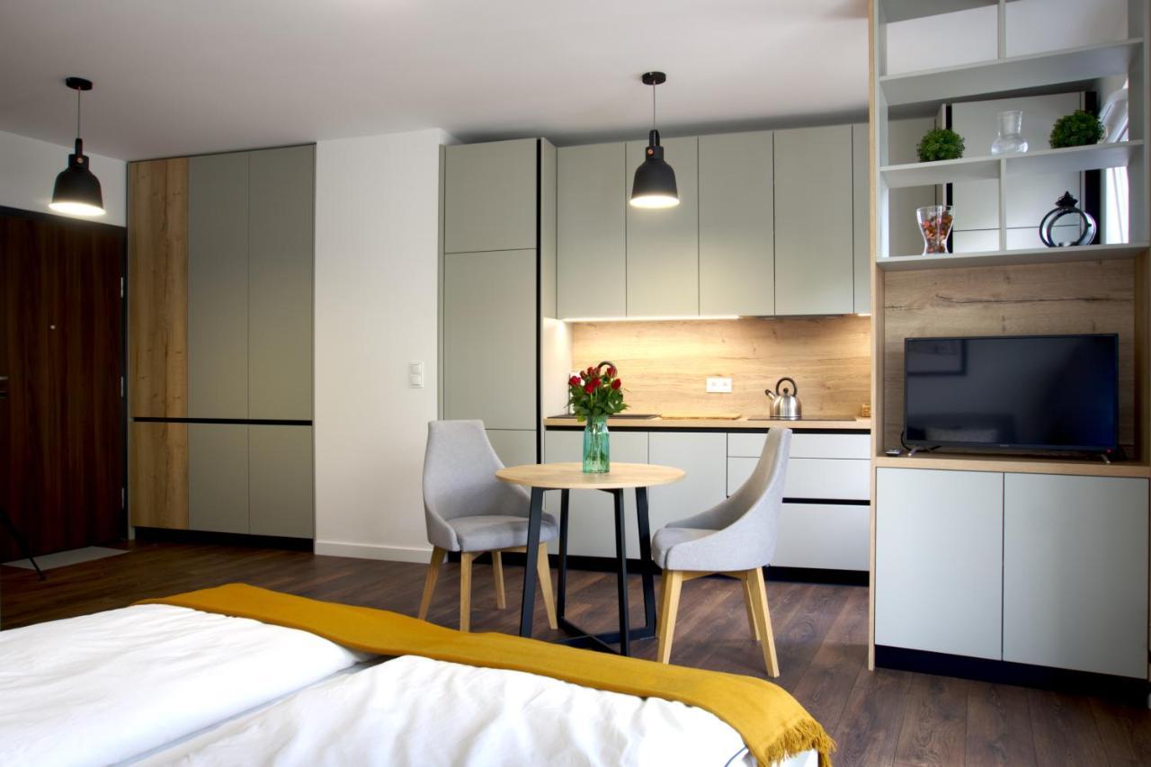 Essence Apartments Sapphire Poznan Bagian luar foto