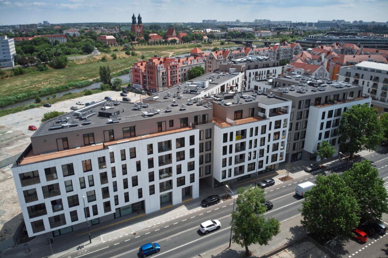 Essence Apartments Sapphire Poznan Bagian luar foto
