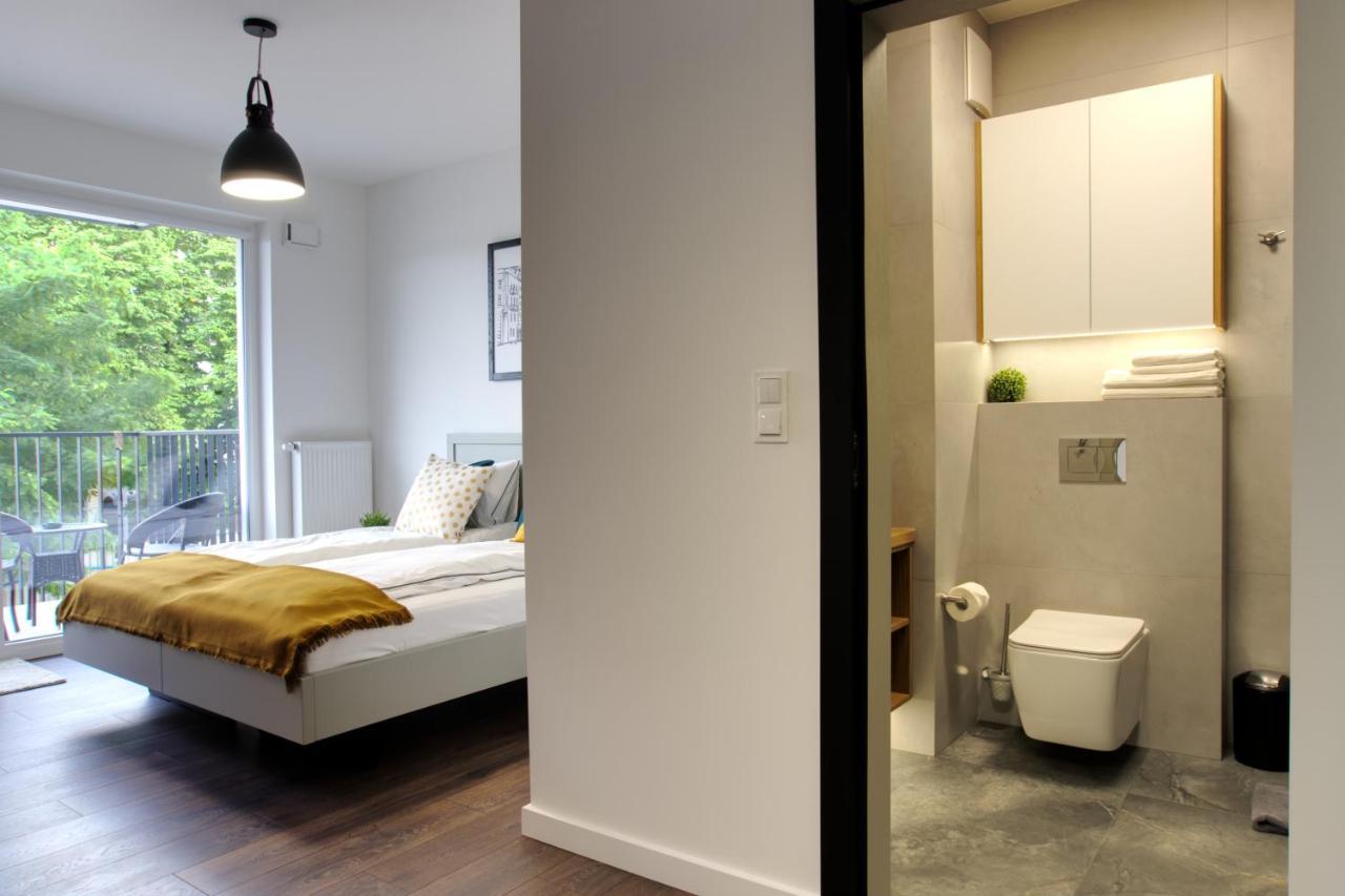Essence Apartments Sapphire Poznan Bagian luar foto