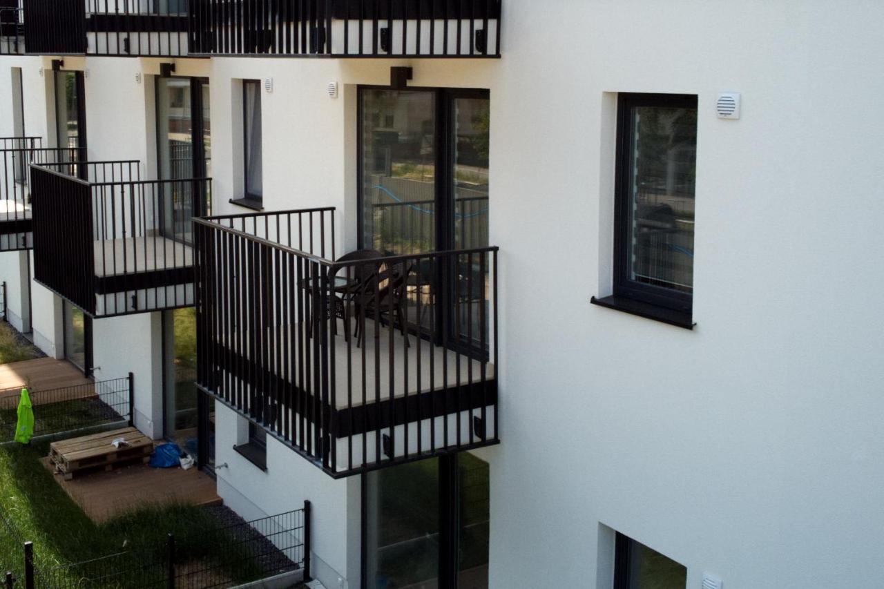 Essence Apartments Sapphire Poznan Bagian luar foto