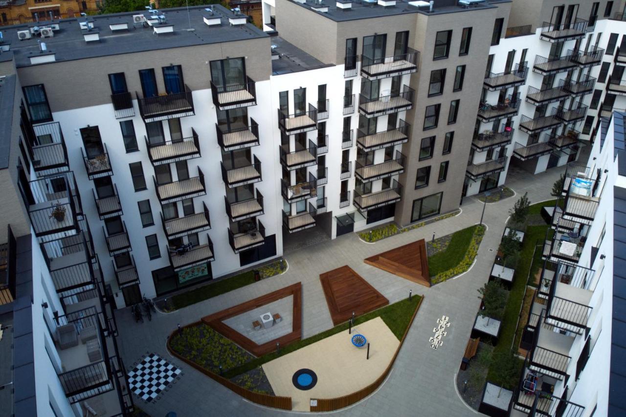 Essence Apartments Sapphire Poznan Bagian luar foto
