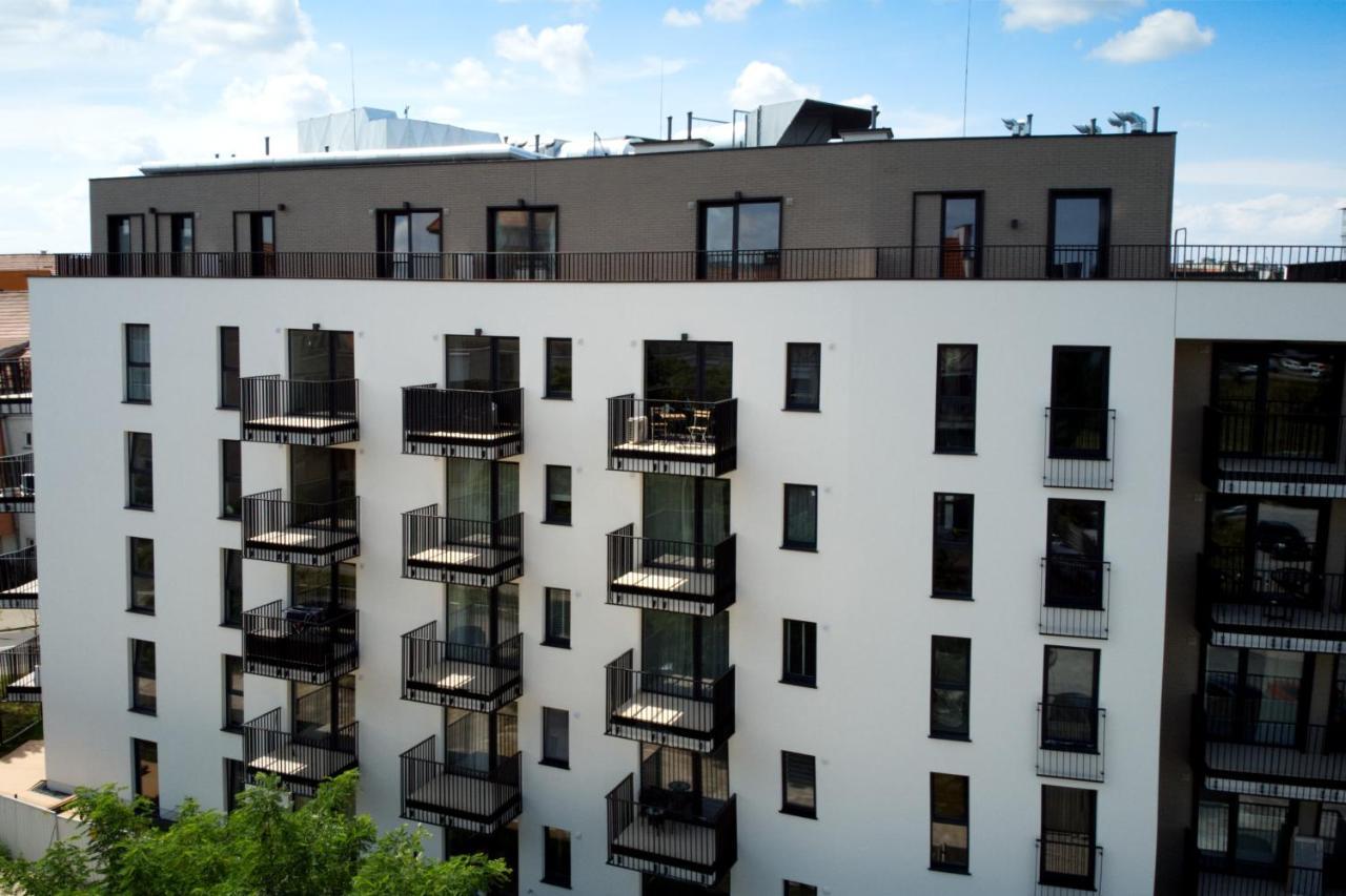Essence Apartments Sapphire Poznan Bagian luar foto