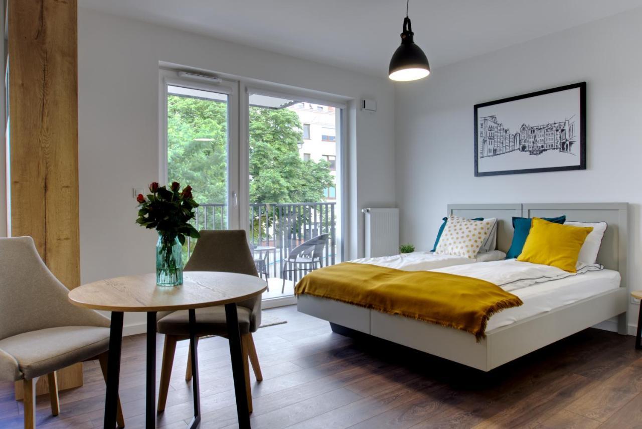 Essence Apartments Sapphire Poznan Bagian luar foto